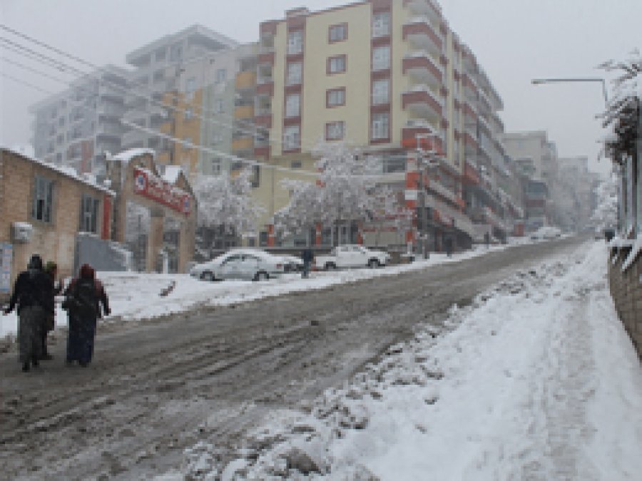 Şırnak'a eğitime kar engeli