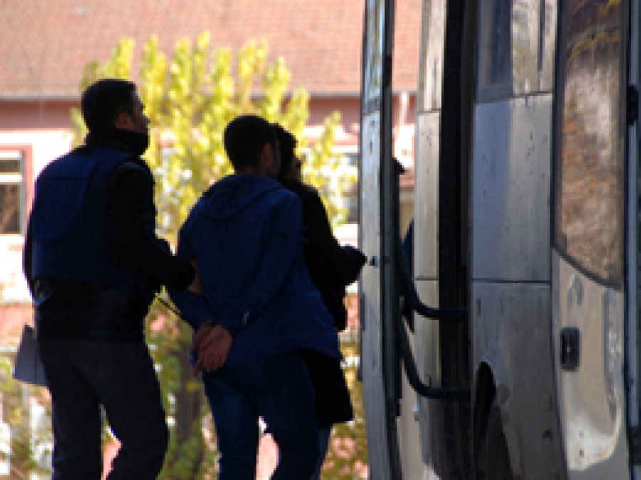 Çatışmaların yaşandığı Sur'da birçok gözaltı