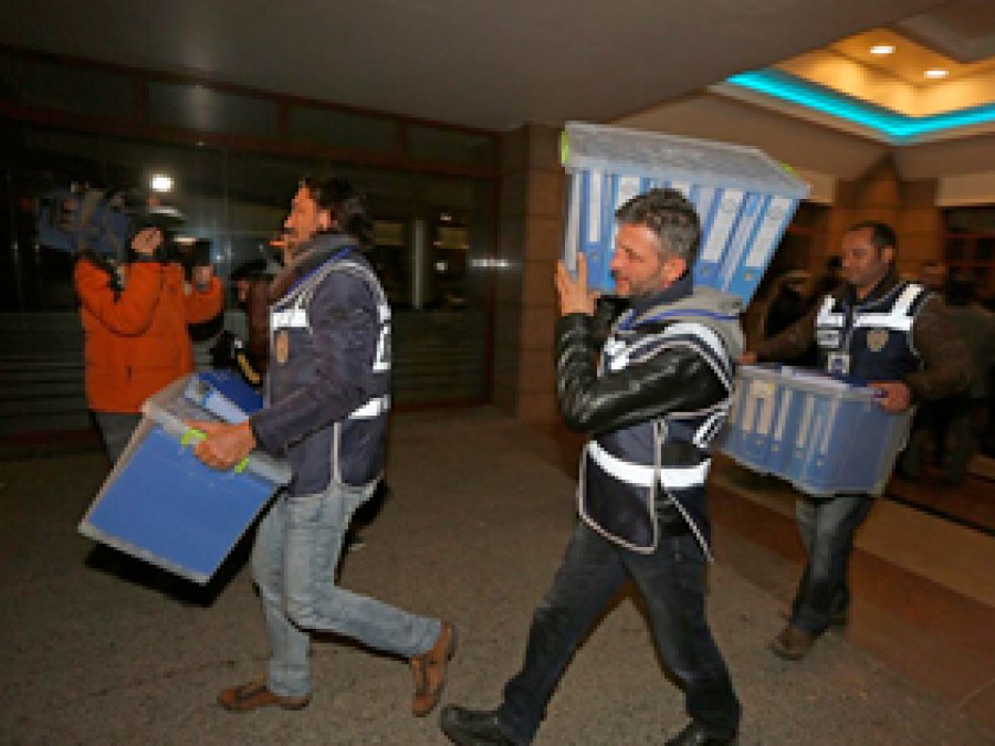 İzmir'de 'Askeri casusluk'ta 10 tutuklama