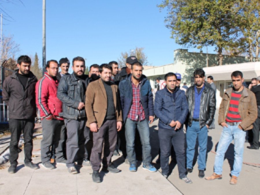 Elektrikleri kesik olan halktan DEDAŞ'a tepki