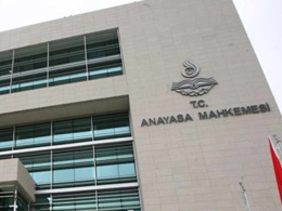 AYM'den, İnternet Yasası'na kısmi iptal