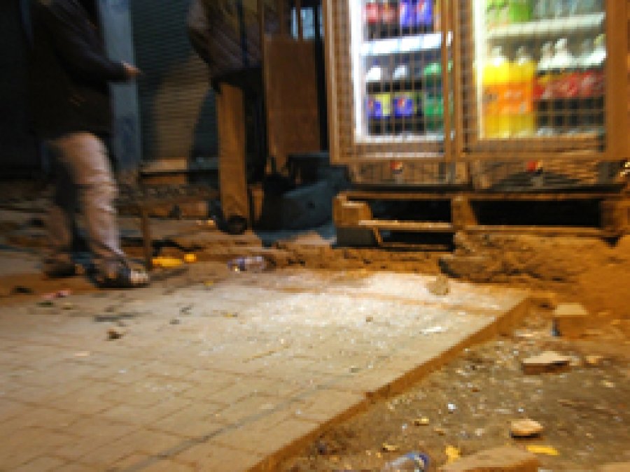 Barikata izin vermeyen esnafa PKK saldırısı