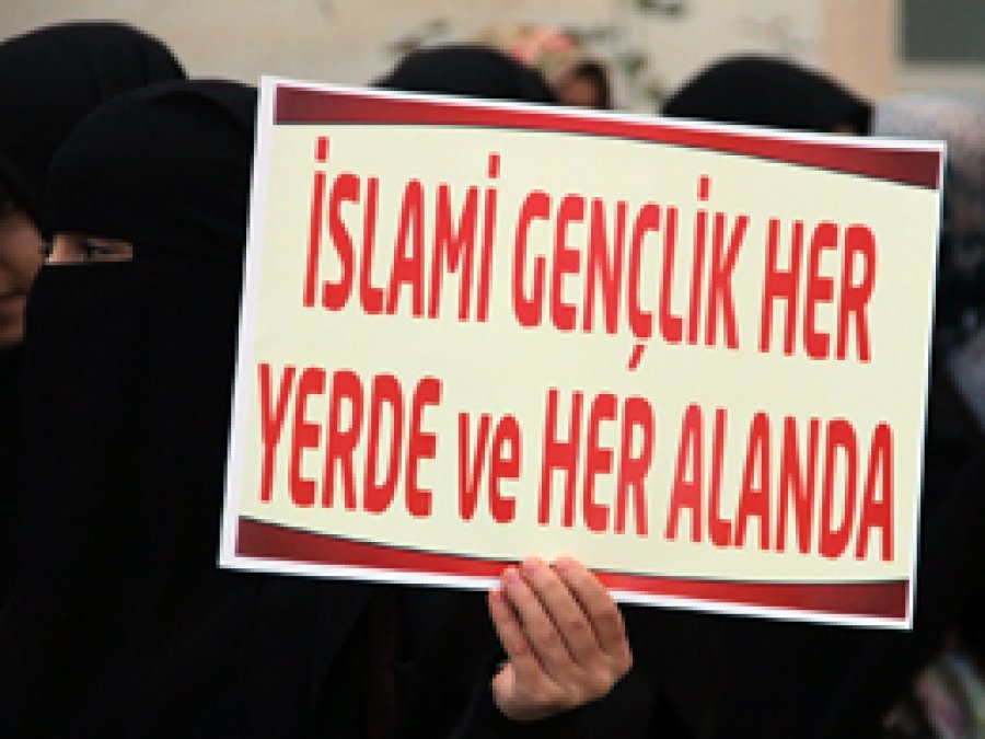 'Dindar öğrencilere saldırıları lanetliyoruz'