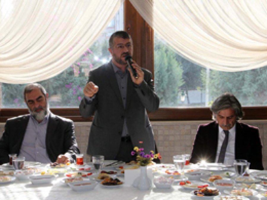 Türkiye'nin tanınmış âlimleri Adana'da buluştu
