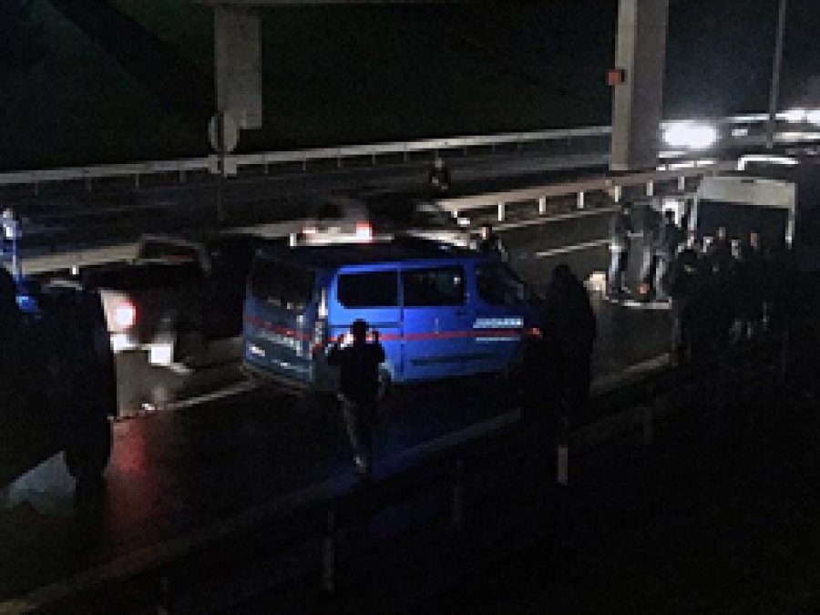 İstanbul'da jandarma aracına silahlı saldırı
