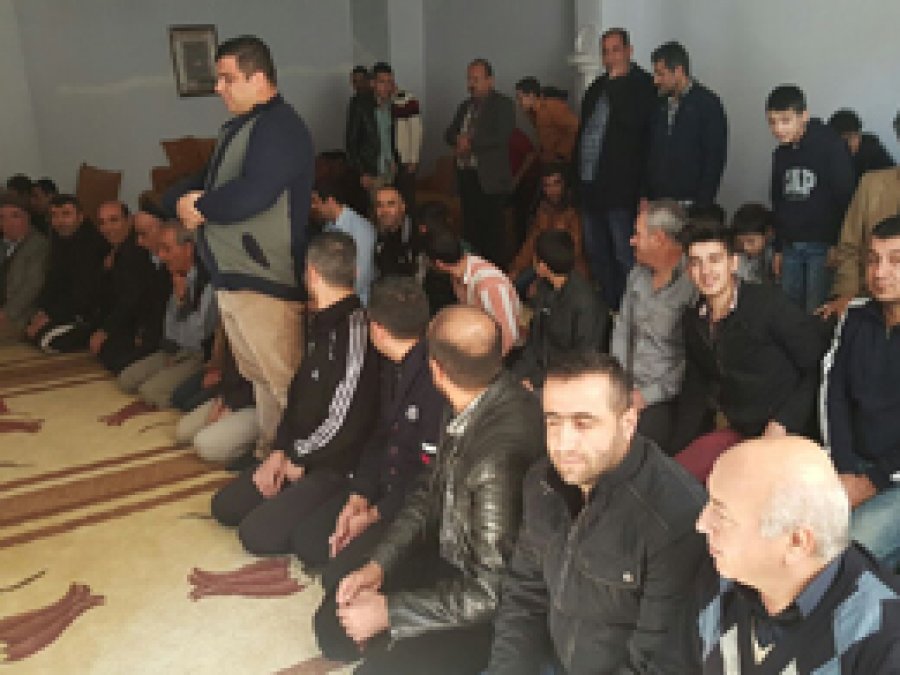 Silopililer bir evde Cuma Namazı kıldı