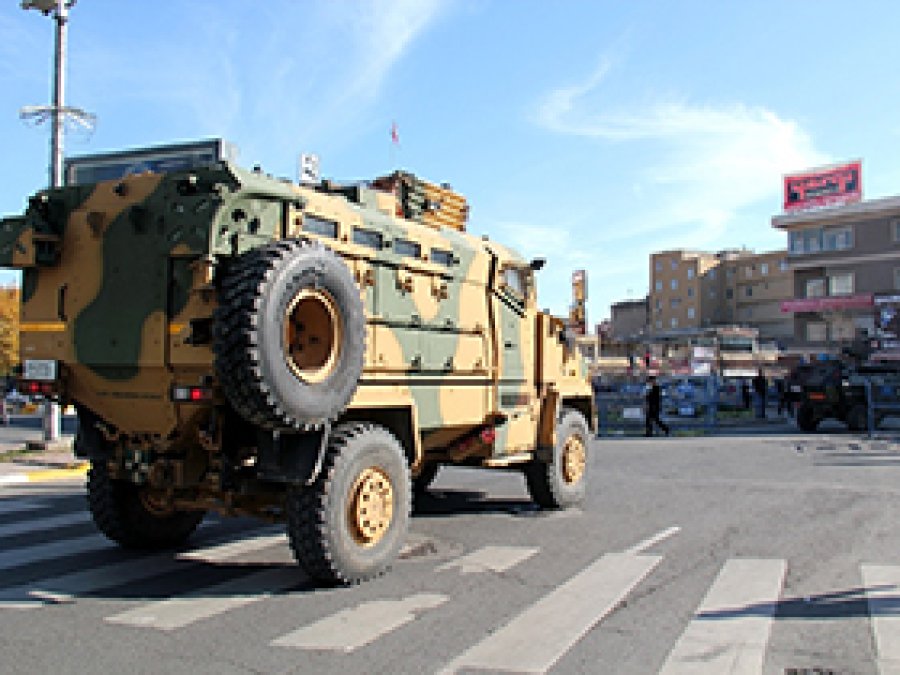 Sur'da 2 asker yaralandı