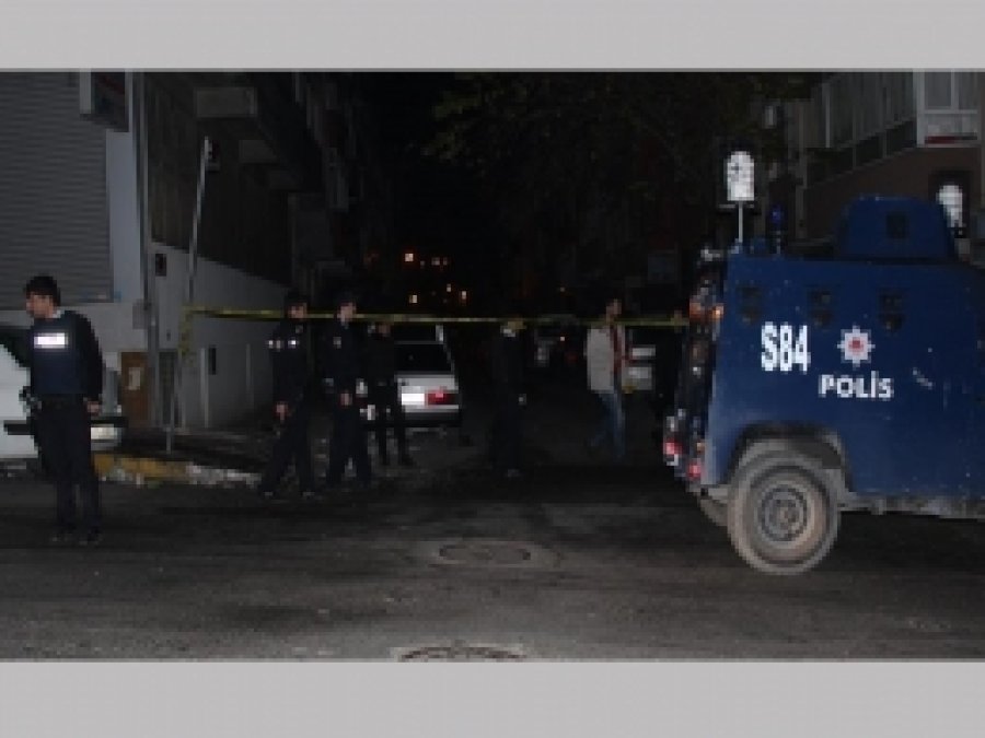 İstanbul'daki operasyonda çatışma: 2 ölü  
