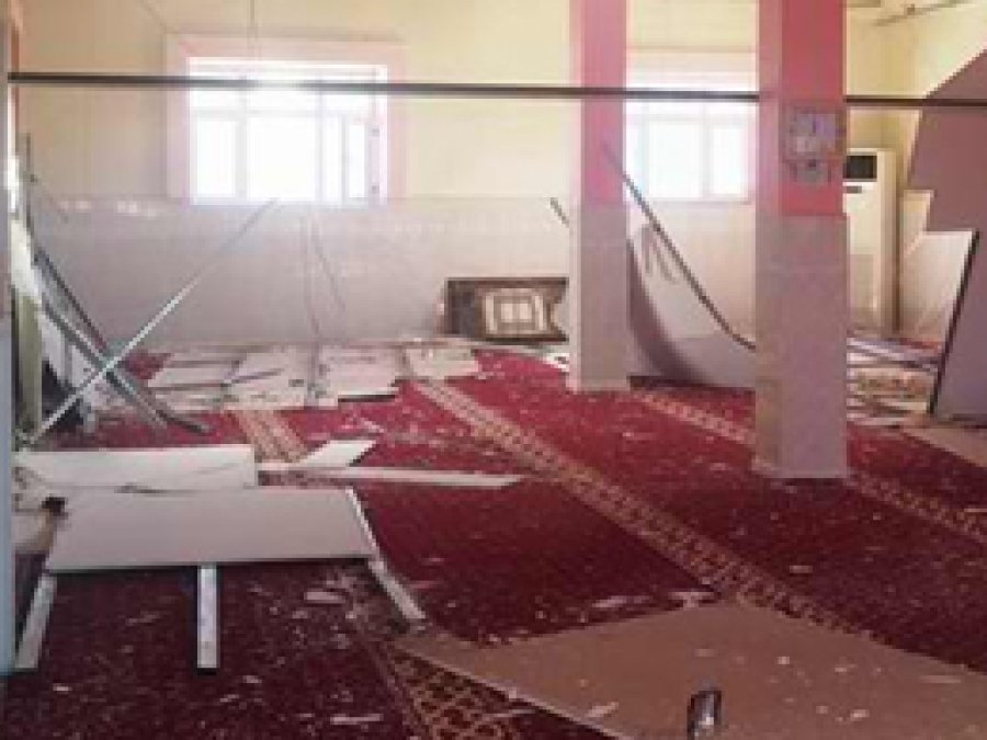Camileri tahrip edip PKK marşları çaldılar  