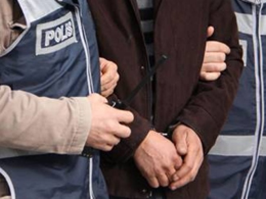 HDP İzmir İl Eş Başkanları ve 9 kişiye gözaltı