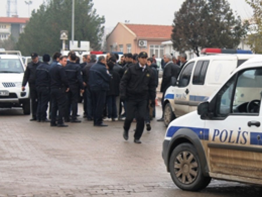 Gaziantep'te silahlı grup ev bastı