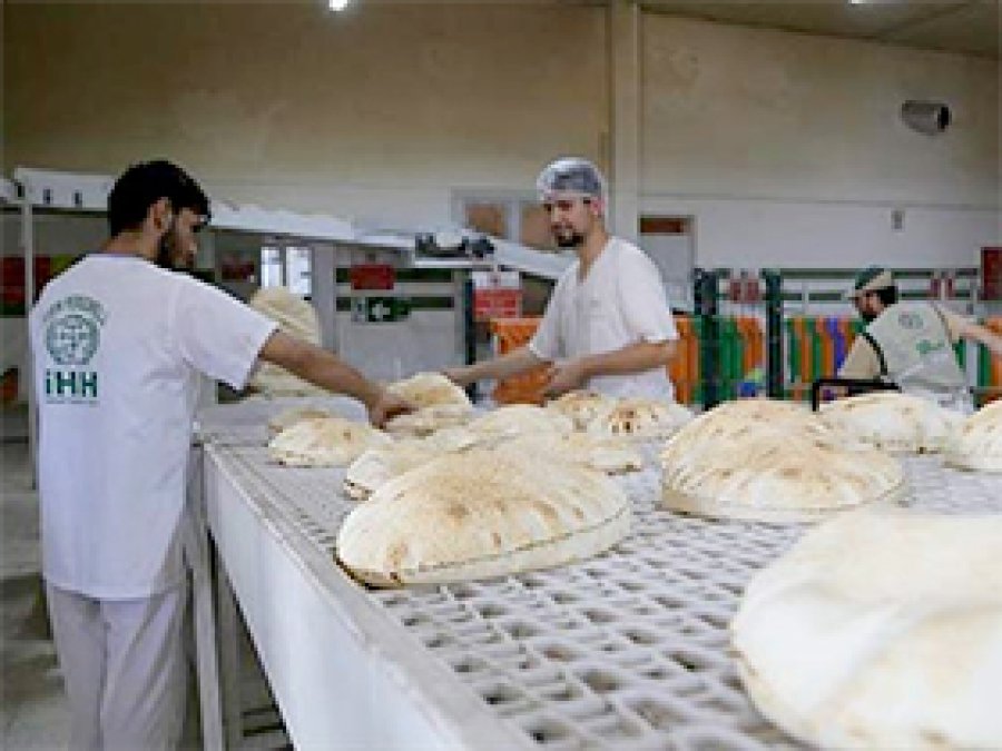 Cizre'de İHH ücretsiz ekmek dağıtımı başlattı