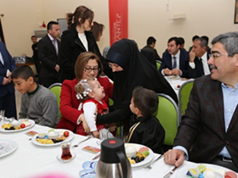 'Yetimler Peygamberimizin bize emanetidir'