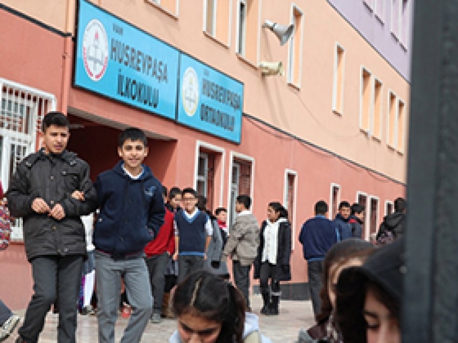 Vanlı öğrenciler  okula heyecanlı başladı