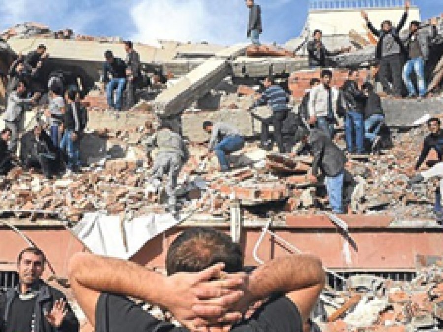 Nüfusun üçte ikisi deprem riskiyle yaşıyor