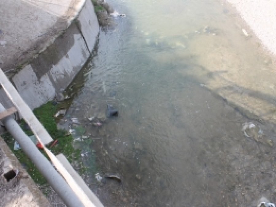 Otomobil köprüden uçtu: 1 ölü, 2 yaralı