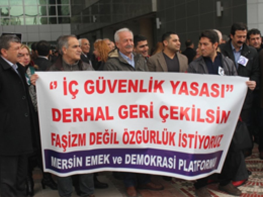 Avukatlar 'İç Güvenlik Paketi'ne karşı yürüdü