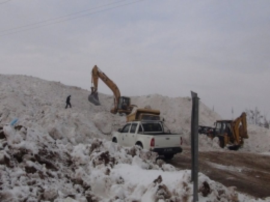 Muş'ta 110 köy yolu ulaşıma kapandı