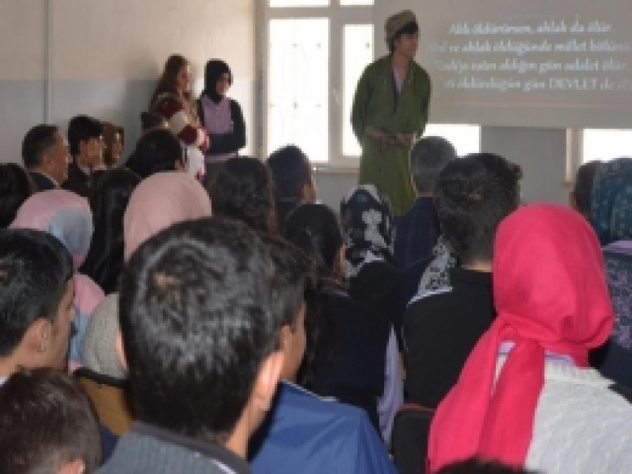 Öğrenciler 'Adalet'i tahlil etti