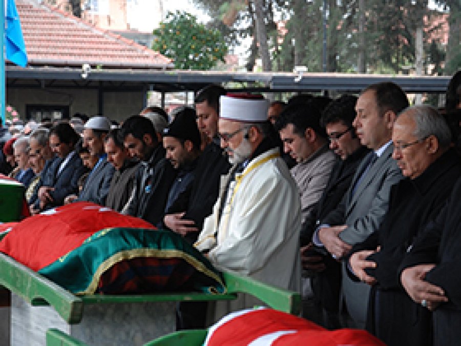 Tarsus'taki kazada ölen 5 kişi toprağa verildi