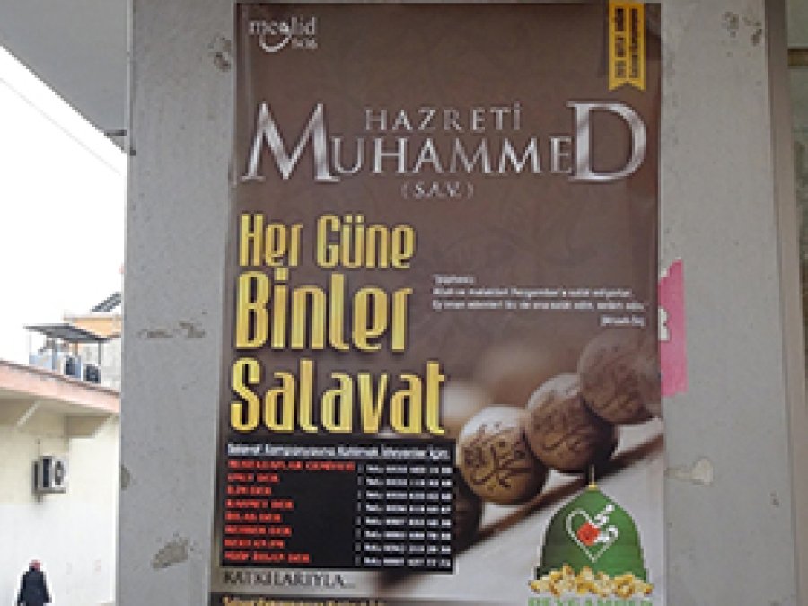Antep'te Salâvat kampanyası afişleri asıldı