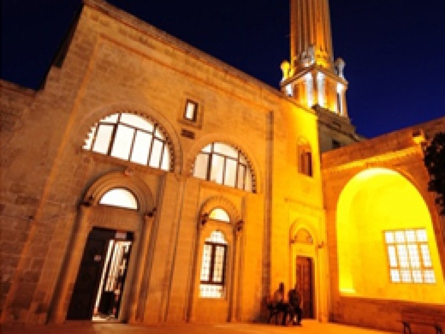 Mardin'de tarihi mekânlar aydınlatılıyor