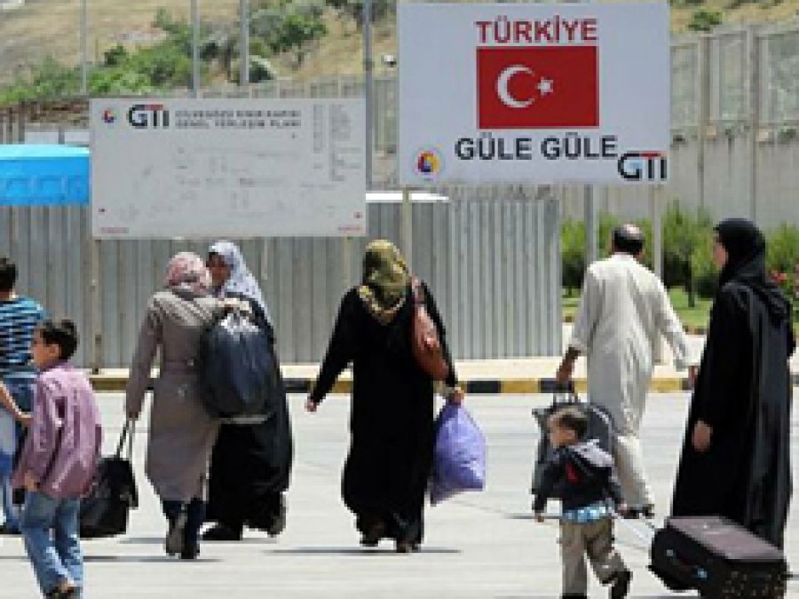 200 Suriyeli ülkesine döndü