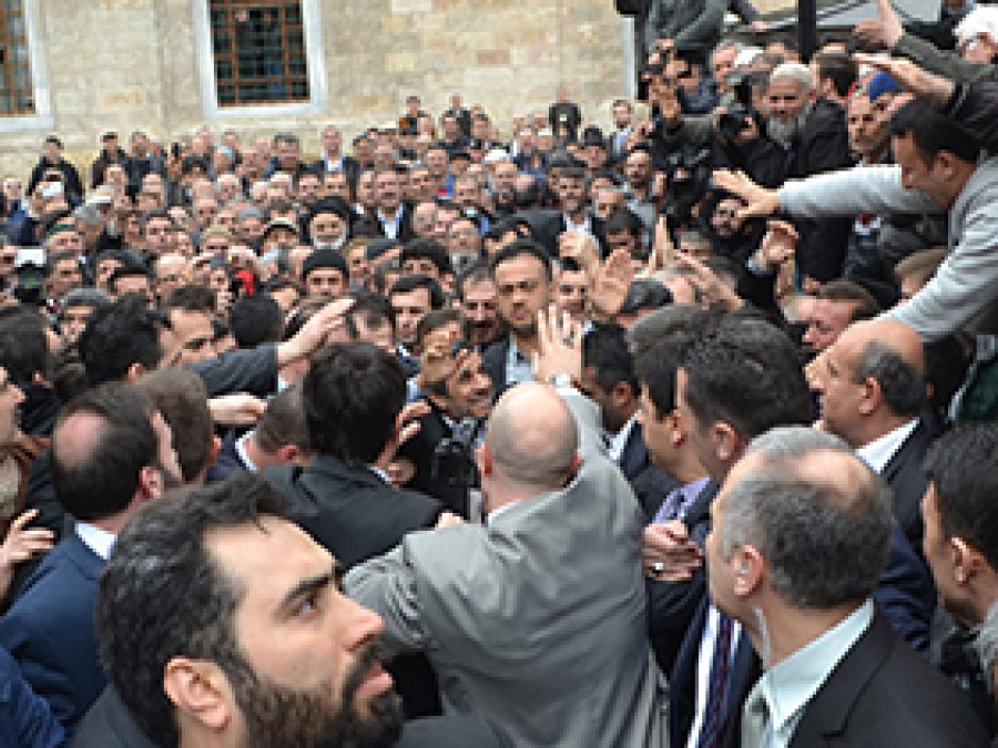 Bursa'da Ahmedinejad'a sevgi seli