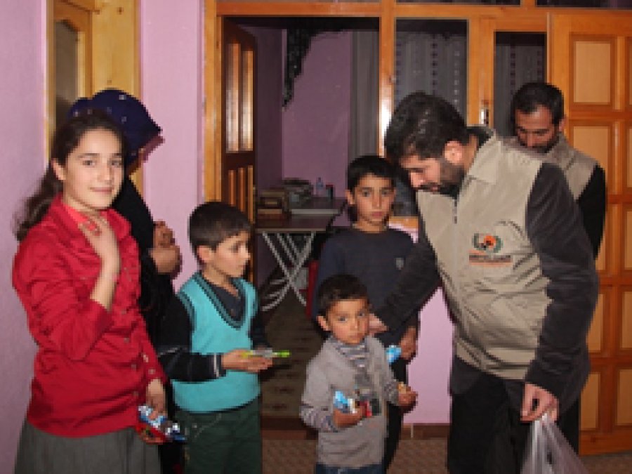 Avrupa Yetim Der'den iki aileye nakdi yardım