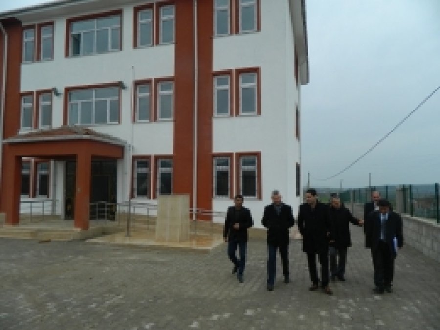 Kozluk Kaymakamı, köy okullarını ziyaret etti