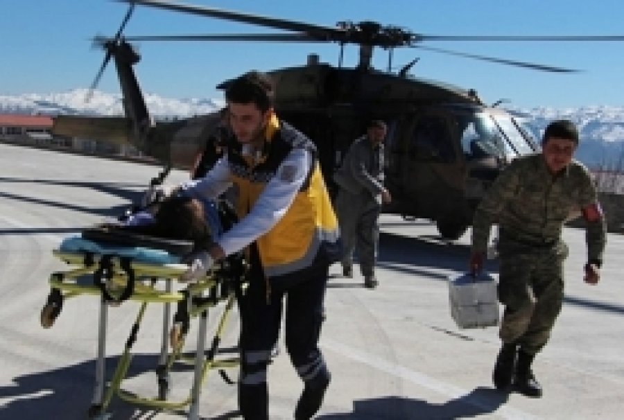 Helikopter, Balkondan Düşen Kız İçin Havalandı 