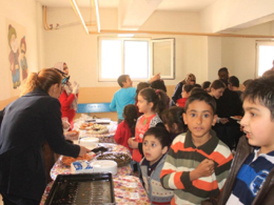 Minik öğrencilerden yetim öğrenciler yararına Kermes 