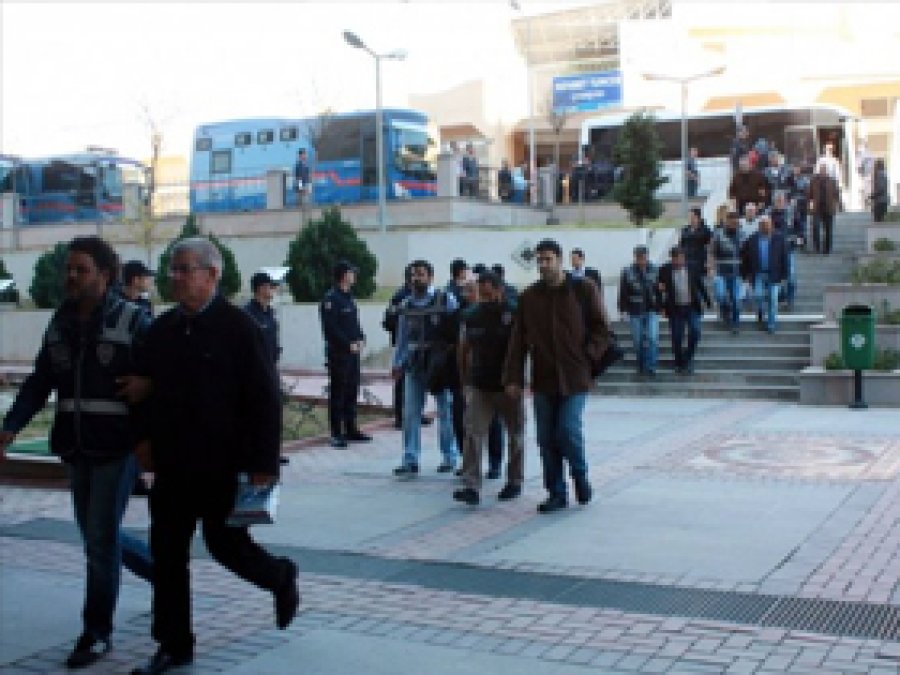 Yolsuzluk soruşturmasında 15 tutuklama