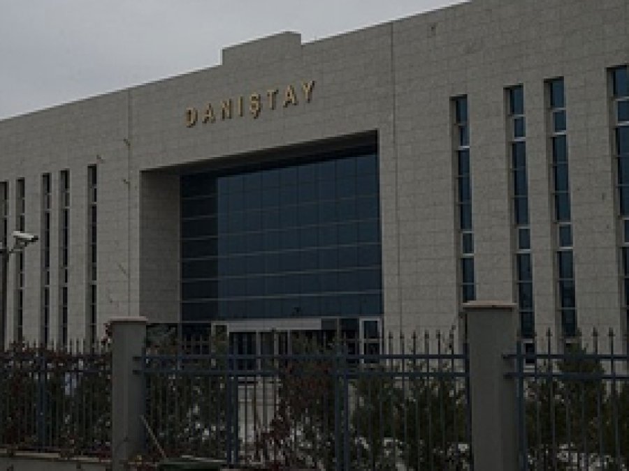 Başörtüsü düzenlemesine esastan iptal