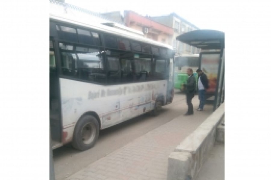 Dumanların yükseldiği otobüs paniğe neden oldu