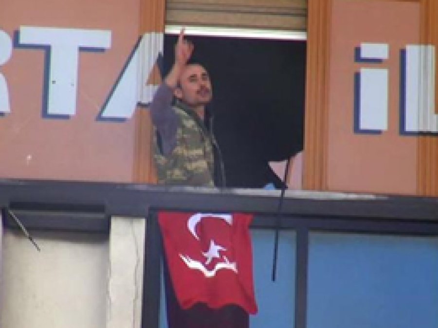 AK Parti İlçe Binasına Silahlı Baskın