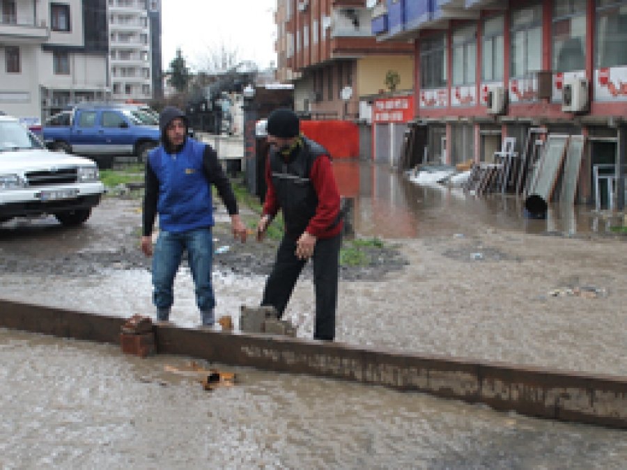 Diyarbakır’ın altyapısı yağmura dayanamadı