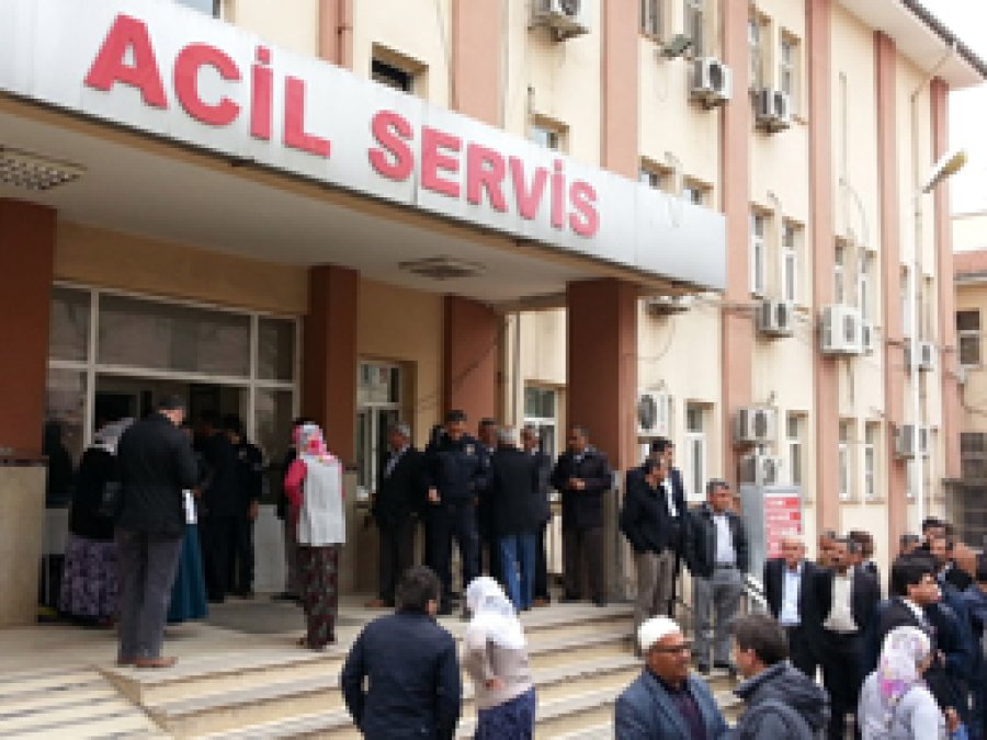 Duvarın altında kalan iki kardeşten biri öldü