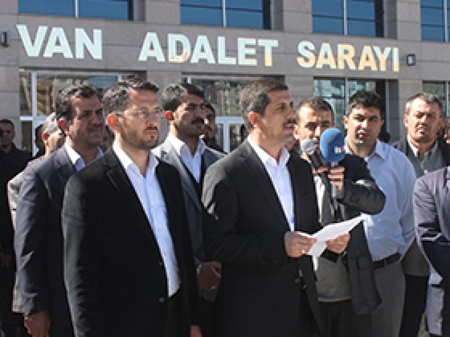 Mehdi Oğuz, adaylık için YSK'ya başvurdu