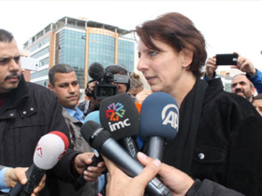 Hollandalı gazetecinin duruşması ertelendi