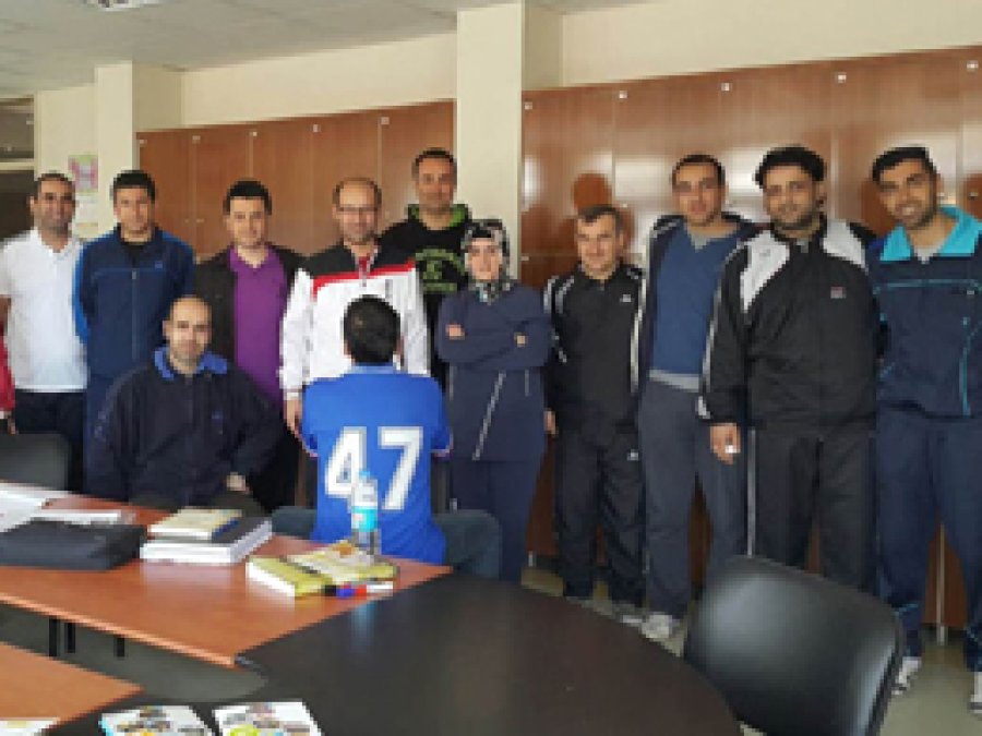 Öğretmenlerden eşofmanlı tepki