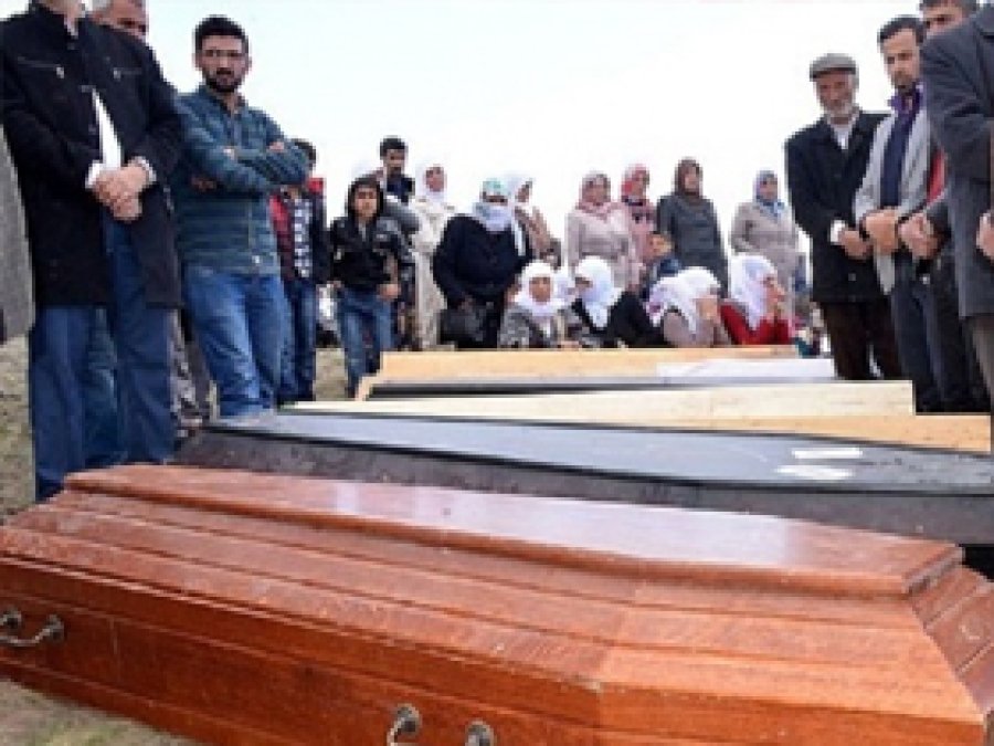 Ağrı'daki faciada ölenler toprağa verildi
