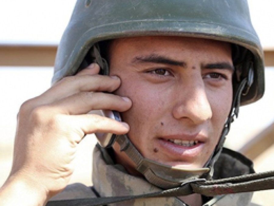Asker'e cep telefonu serbestliği