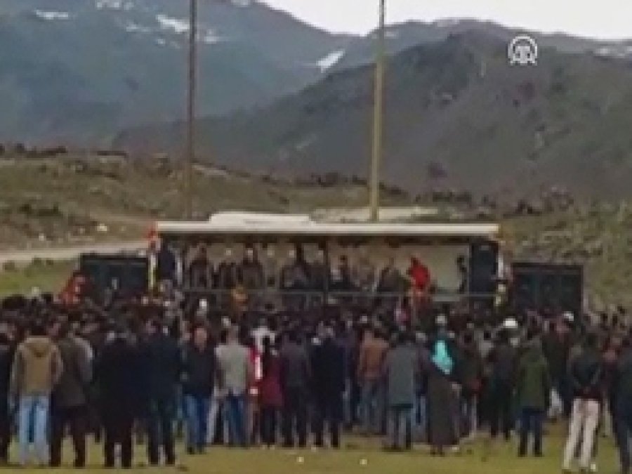 PKK'nin silahlı propagandası kamerada