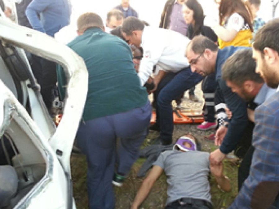 Kutlu Doğum Dönüşü Bismil’de kaza 5 yaralı
