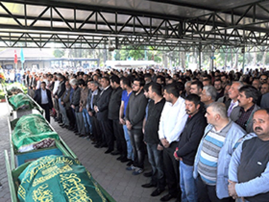 Kazada ölen 5 kişi toprağa verildi