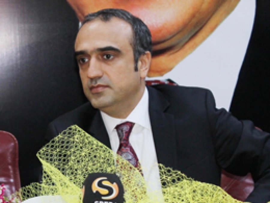 Etkinlikte emeği geçenlerin ellerinden öpüyorum
