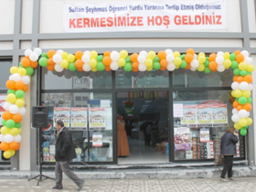 Mardin'de öğrenciler yararına kermes açıldı