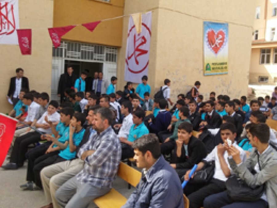 Şanlıurfa'da Liseli öğrencilerden Kutlu Doğum etkinliği 