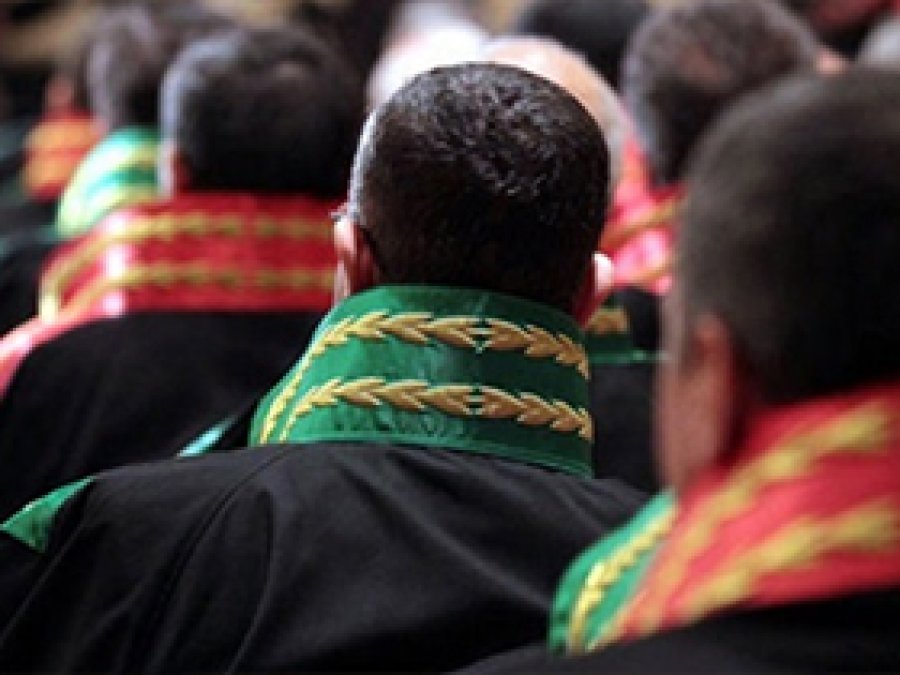 '4 bin paralel hakim ve savcı var'